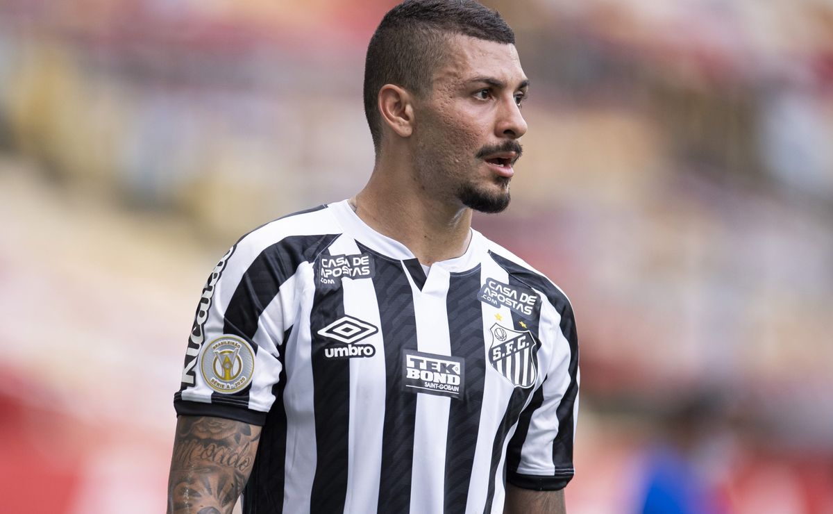 santos inscreve volante alison na série b