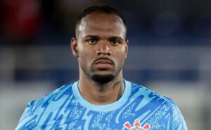 corinthians ganha preocupação em renovação com carlos miguel e pode ir ao mercado; diz portal