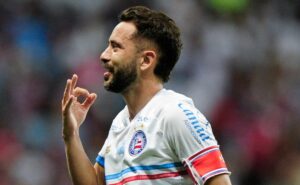 totoi, filho de everton ribeiro, provoca botafogo cantando música da torcida do flamengo: "ninguém cala esse chororô"