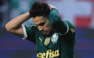 agência de raphael veiga desmente jornalista capela com suposta insatisfação do atleta com abel ferreira