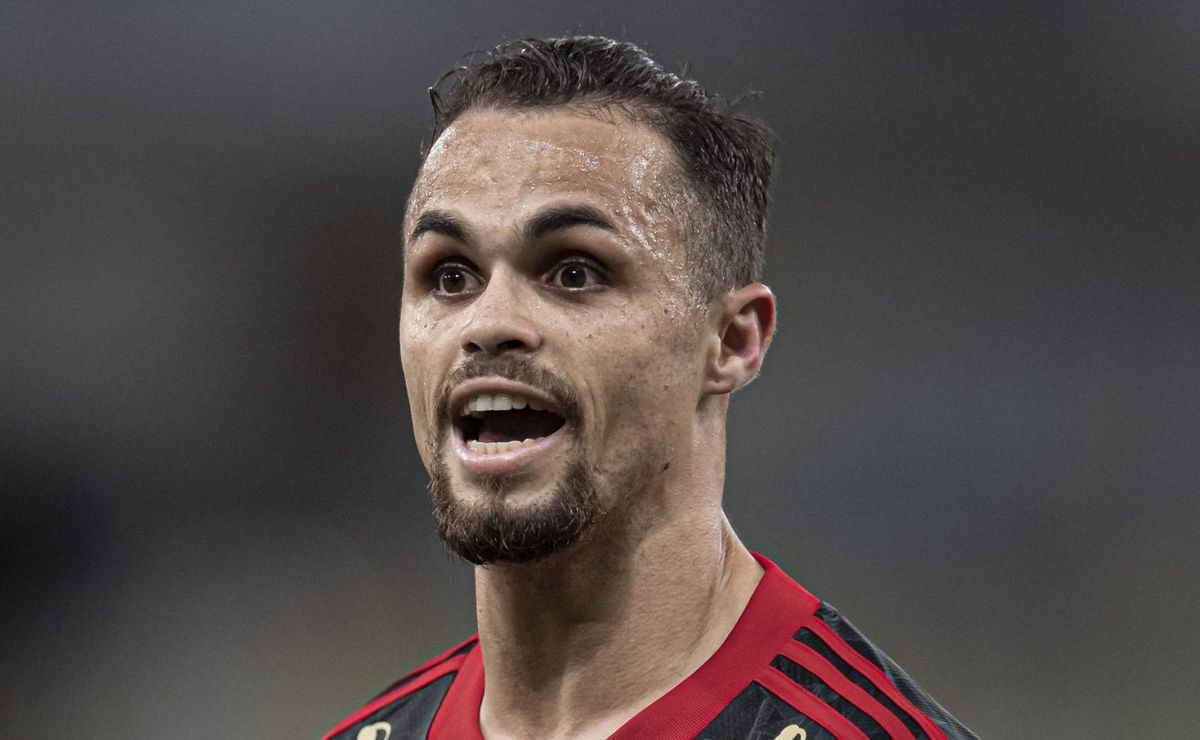 grêmio toma decisão sobre contratação de michael e atacante não deve trabalhar com renato