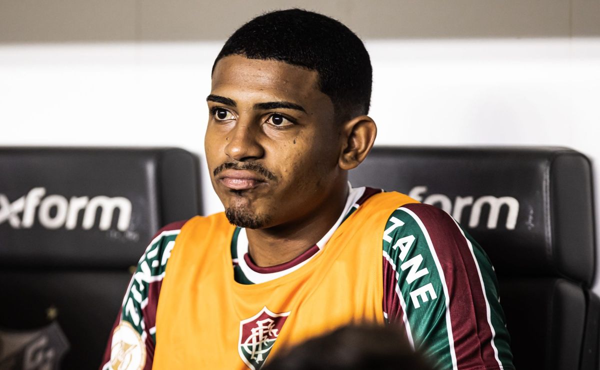 fluminense decide reintegrar john kennedy ao elenco após polêmicas