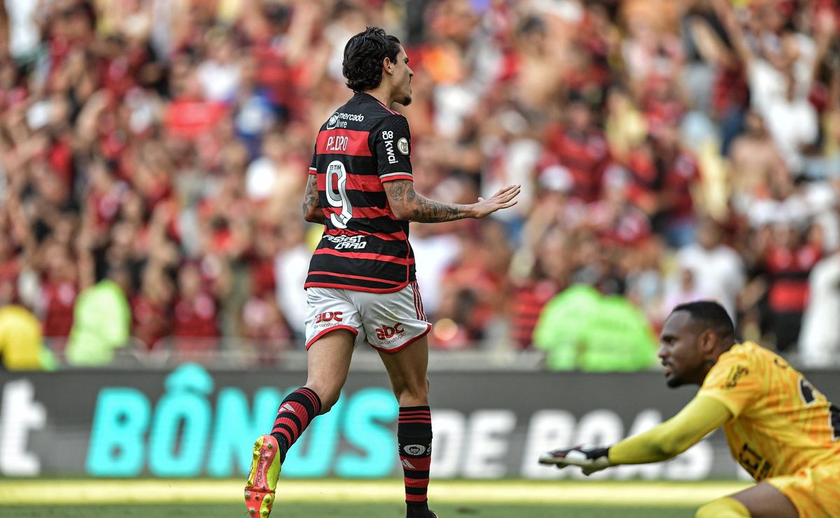 flamengo vence e convence o corinthians no maraca pelo brasileirão; veja as atuações