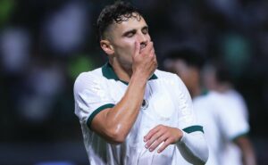 raphael veiga tem aproveitamento de 84% de pênaltis convertido com a camisa do palmeiras