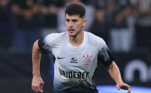 hugo recebe muitos elogios e corinthians pode confirmar saída de matheus bidu