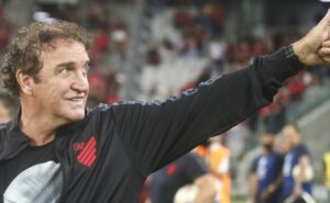 flamengo toma decisão final sobre saída após contato e gabigol não vai jogar com cuca