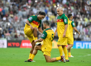 futebol solidário reúne famosos no maracanã com direito a gol de ludmilla com assistência de ronaldinho gaúcho
