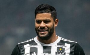 r$ 2,4 milhões: atlético de hulk aprova contratar atacante shola, do flamengo