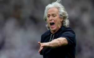 ex flamengo, jorge jesus se envolve em confusão no campeonato saudita; confira o vídeo