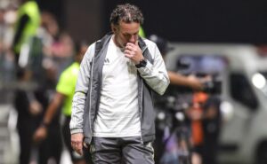 atlético mineiro com gabriel milito é mais ofensivo que com felipão: equipe colhe bons frutos 