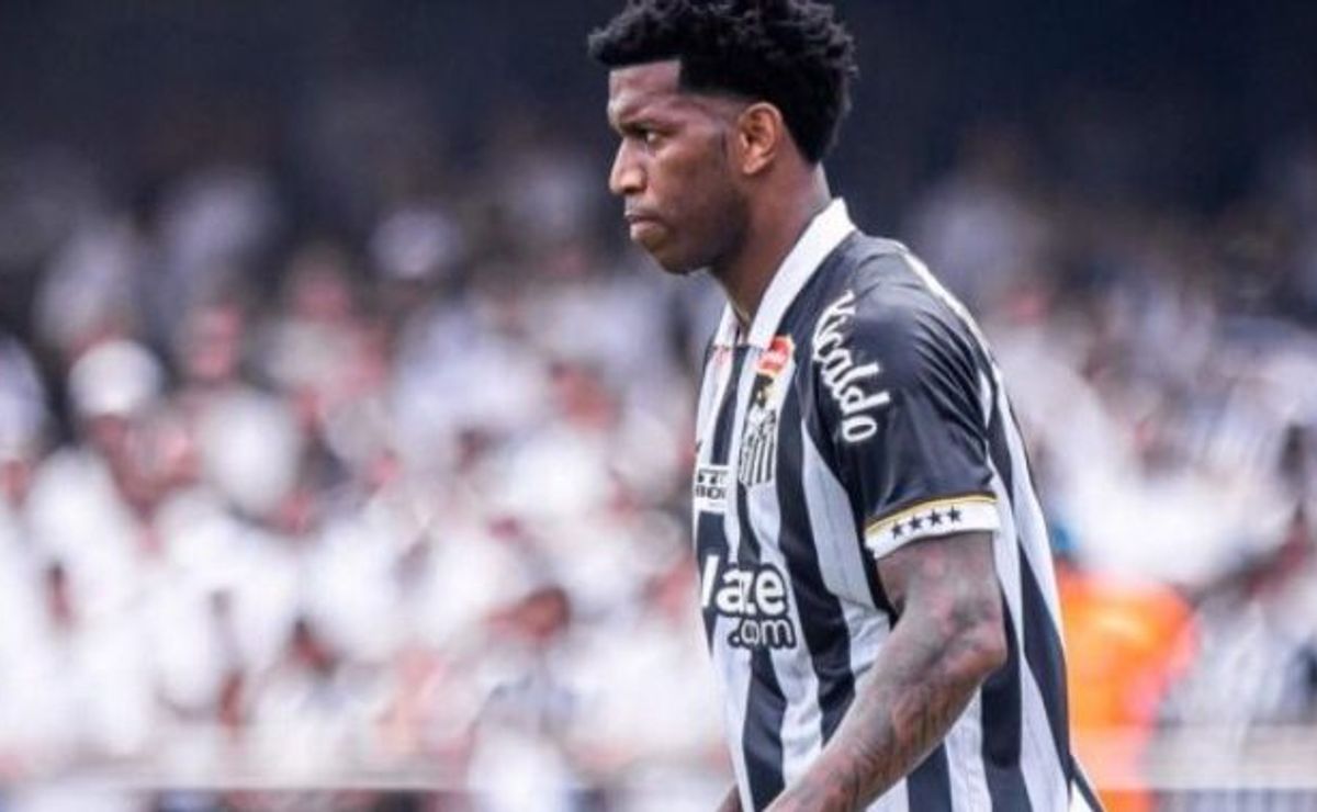 gil marca primeiro gol pelo santos e torcida manda recado: "absurdo"