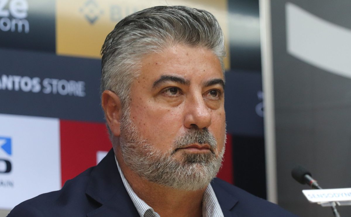 alexandre gallo desmente acordo com morelos por titularidade no santos: "quem escala é o carille"