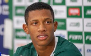 números de danilo na inglaterra crescem e meia vira peça importante no nottingham forest