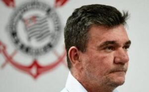 membros da oposição cobram do corinthians esclarecimentos sobre o contrato de patrocínio máster