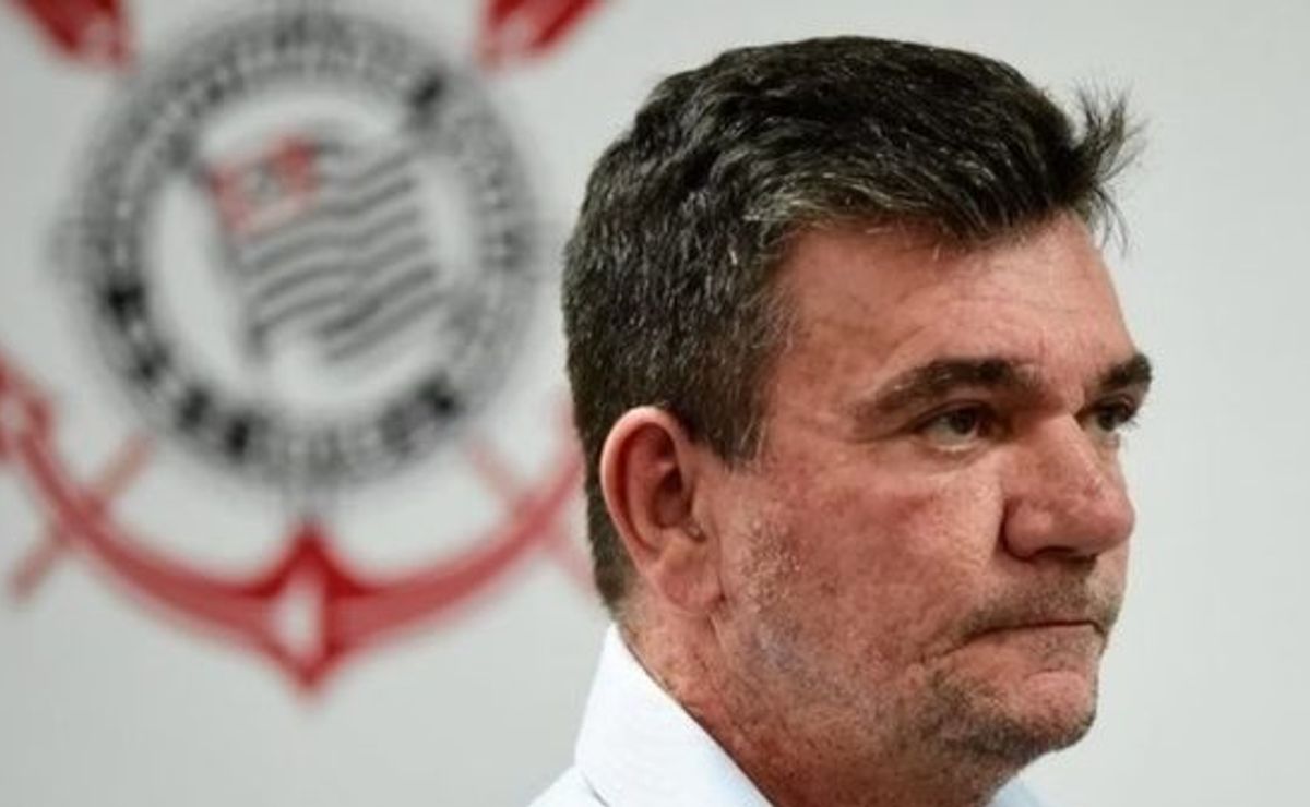 membros da oposição cobram do corinthians esclarecimentos sobre o contrato de patrocínio máster