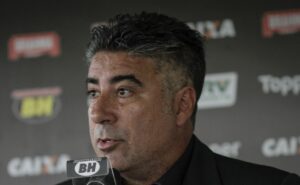 alexandre gallo define retorno de joão basso ao santos e zagueiro reforça o clube no segundo semestre