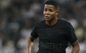 manchester united quer fechar acordo com augusto melo pela contratação de atacante wesley