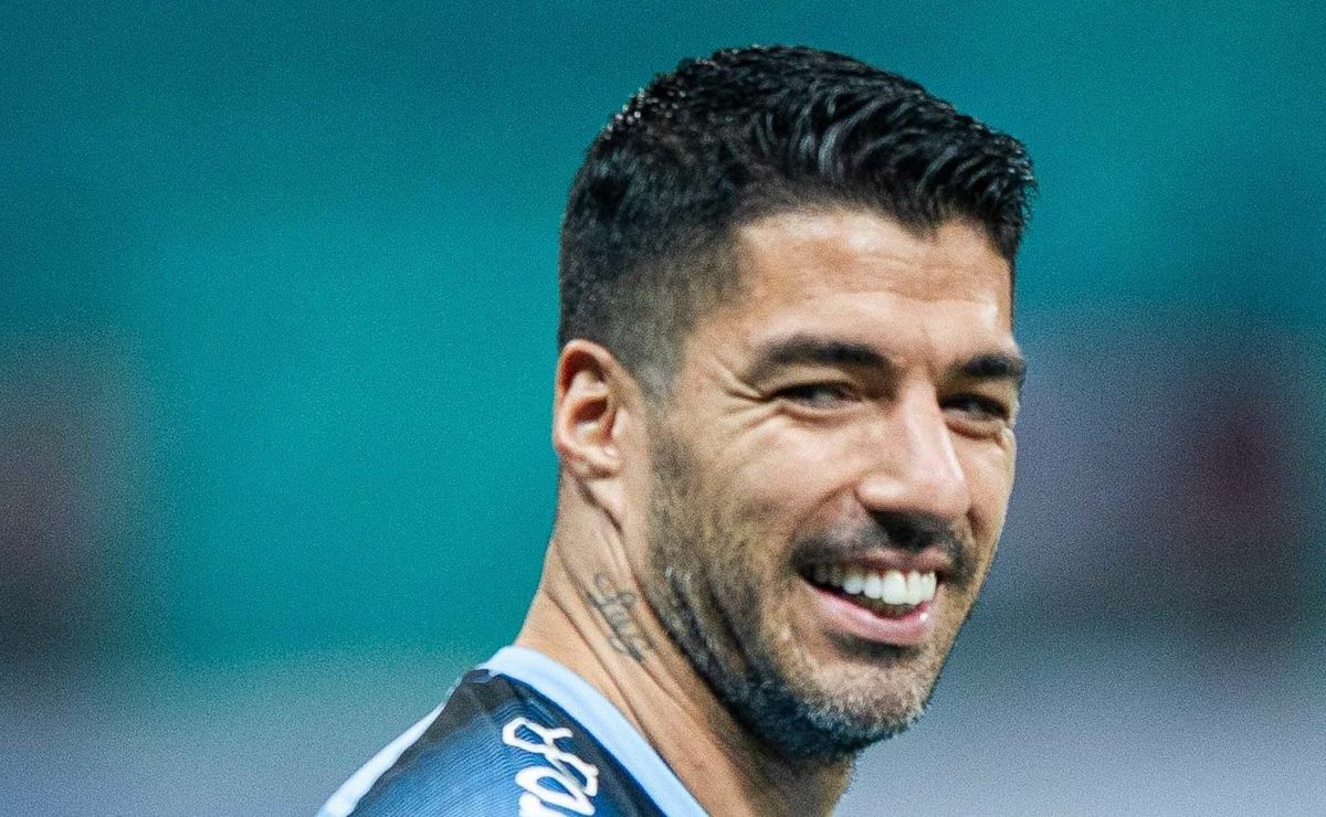 ferreirinha revela regra que suárez determinou no grêmio: "tirou nosso lanche na concentração"