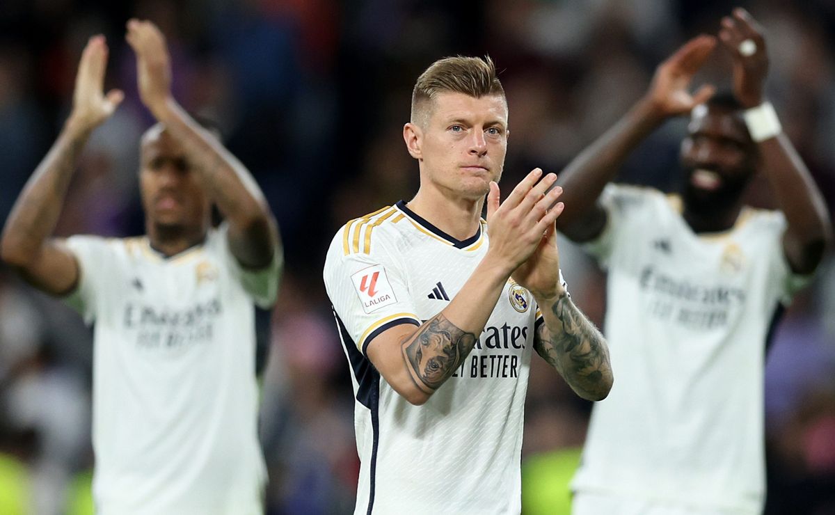 toni kroos faz a última partida no santiago bernabéu com a camisa do real madrid, veja as homenagens