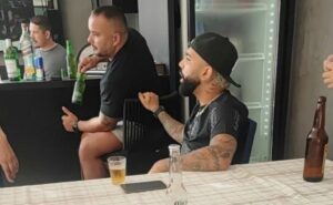 gabigol aparece com camisa do corinthians e nação se irrita: "quer o flamengo em crise"