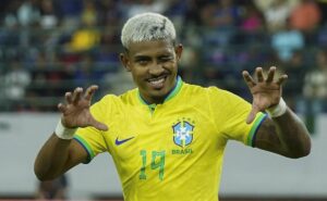 fluminense exige r$ 38,8 milhões para vender john kennedy ao corinthians