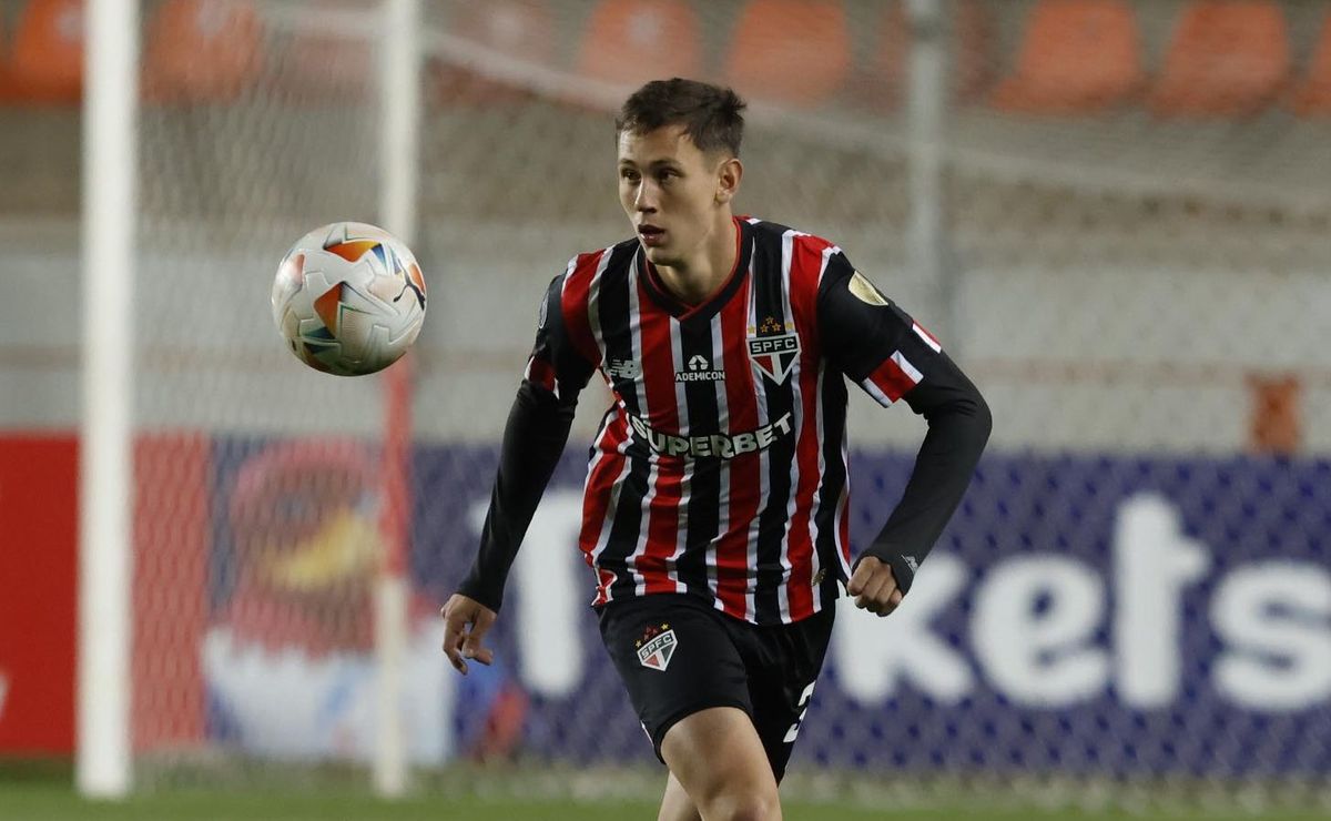 r$ 300 milhões: são paulo decide futuro de patryck e renovação está em andamento