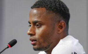 antónio oliveira se manifesta sobre diego palacios no corinthians: “sentir falta de quem cá está”