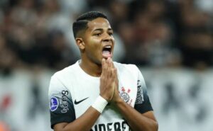 augusto melo projeta 'maior venda da história' com wesley e revela se vai negociar breno bidon