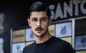 joão basso não quer voltar ao santos e decide ficar na europa