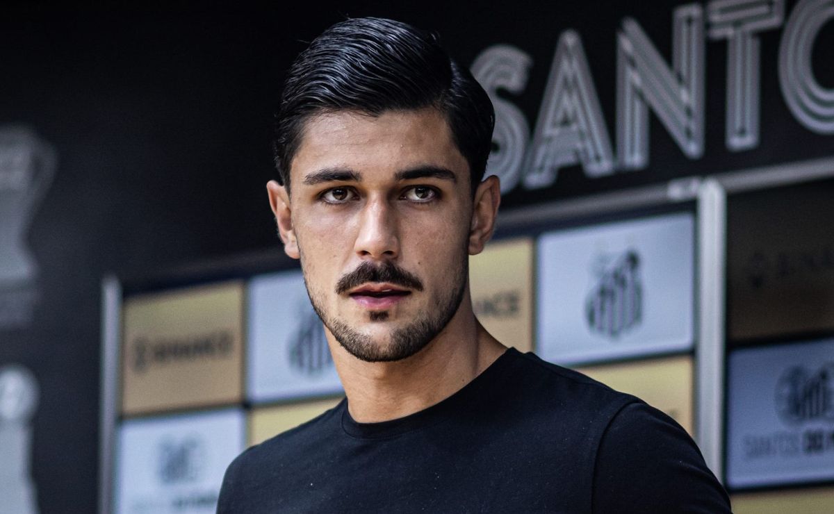 joão basso não quer voltar ao santos e decide ficar na europa