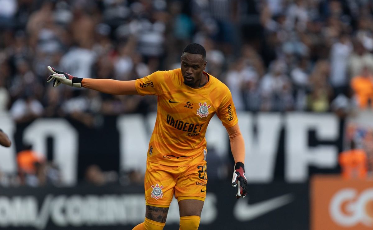 em noite de goleiros, carlos miguel é ovacionado por torcedores do corinthians