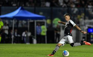 adson sofre lesão e pode desfalcar vasco por alguns meses