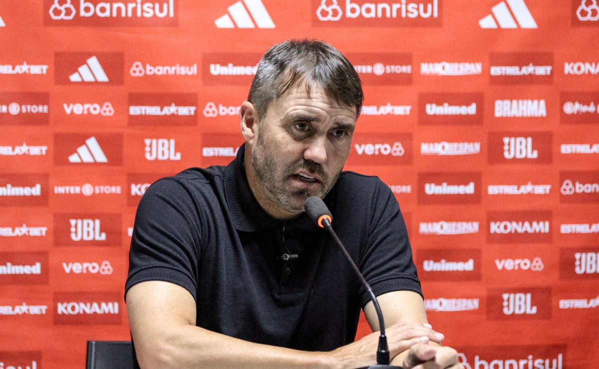 coudet testa novo esquema tático para escalar time titular do internacional