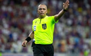 wilton pereira sampaio registra uso de sinalizador e reclamações de gallo na súmula