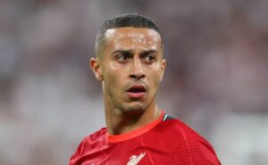 alvo do vasco, thiago alcântara define futuro e deve permanecer na europa