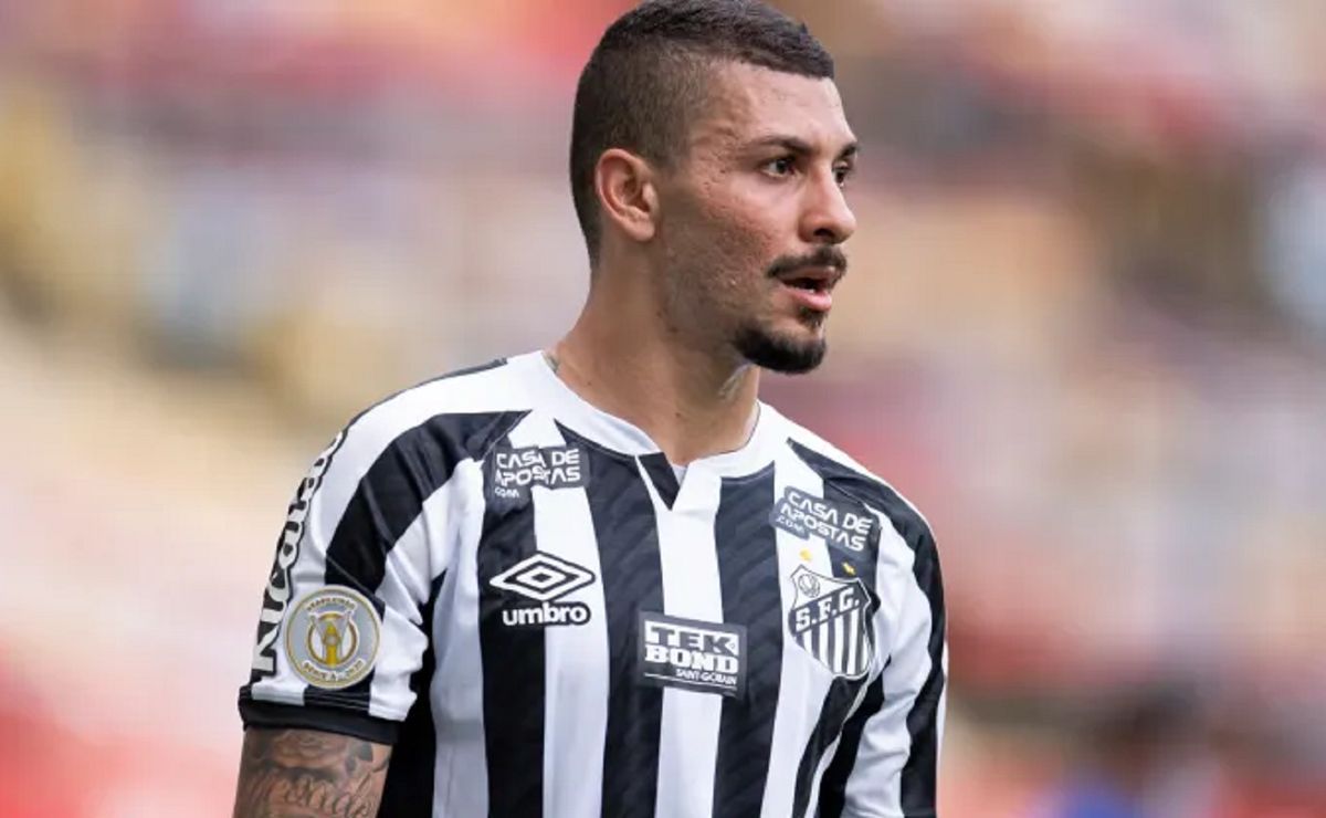 análise: noção tática e defensiva de alison podem ser vitais para o santos durante a copa américa