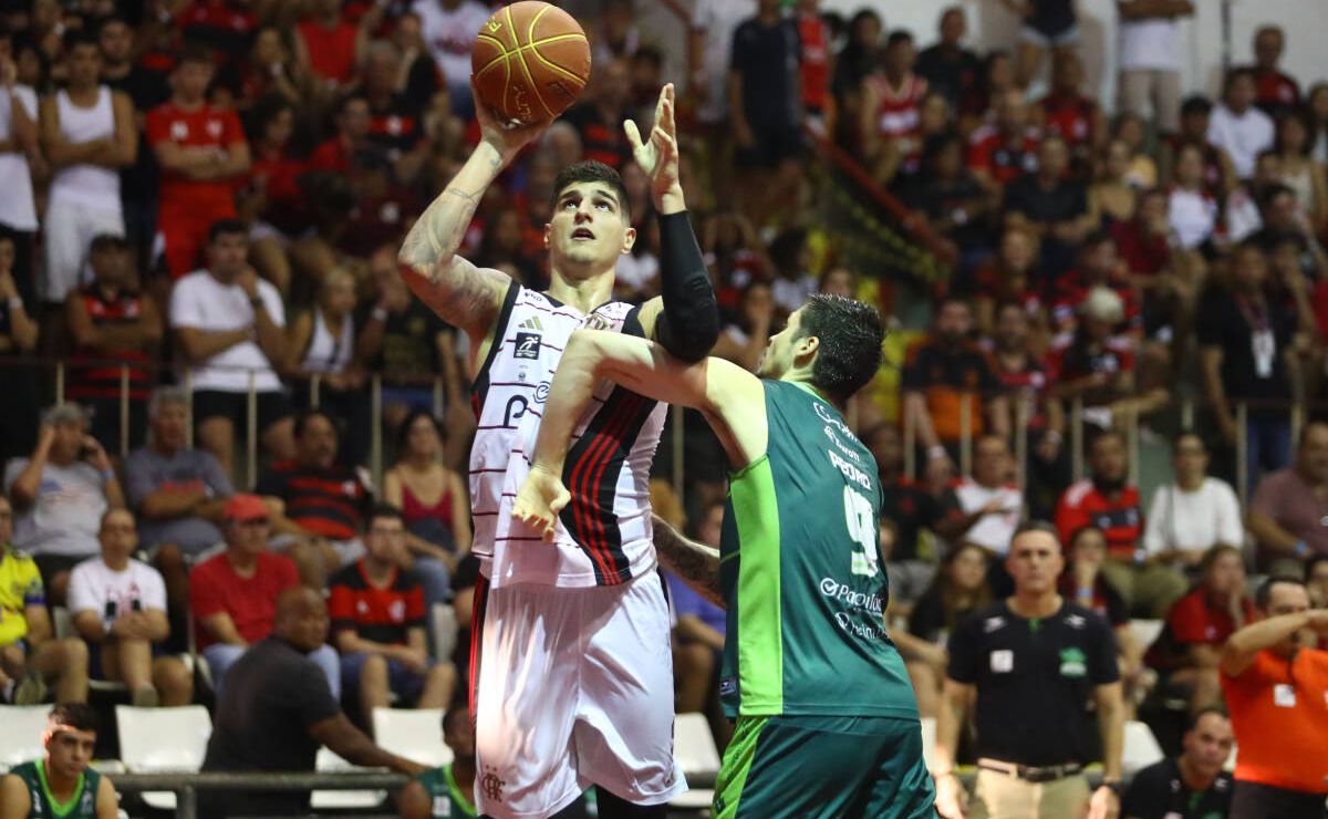 jogo 2 entre flamengo e bauru pode encaminhar semifinal do nbb: onde assistir