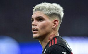 urgente: ayrton lucas tem lesão confirmada pelo dm do flamengo e desfalcará a equipe