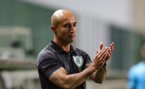 técnico do américa mg, cauan de almeida analisa polêmica contra o santos: “duvidoso”
