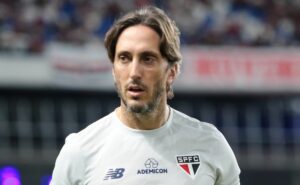 zubeldía expõe preocupação no são paulo e lamenta lesão de calleri: “seis ou sete jogadores lesionados”