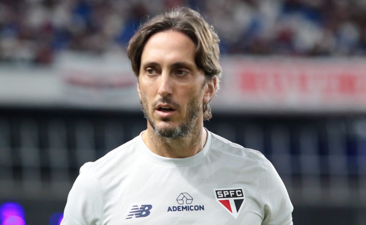 zubeldía expõe preocupação no são paulo e lamenta lesão de calleri: “seis ou sete jogadores lesionados”