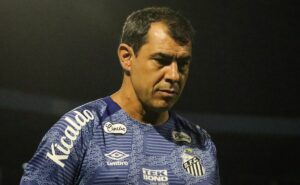 r$ 10,3 milhões: santos encaminha saída de atacante fora dos planos de carille