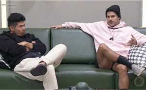 a grande conquista 2: donos da mansão, hideo e de albú assistem vídeos e ficam chocados