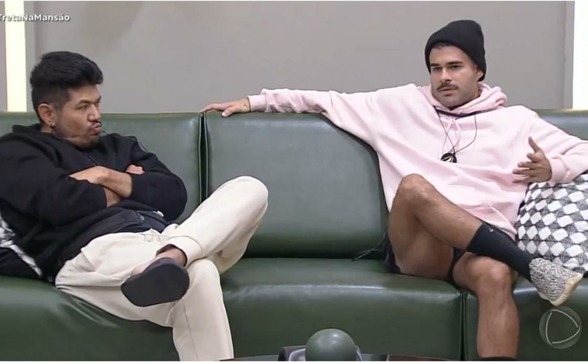 a grande conquista 2: donos da mansão, hideo e de albú assistem vídeos e ficam chocados