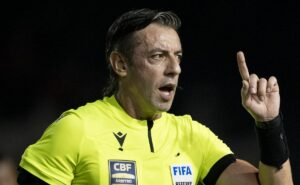 cbf divulga áudio do var, que concorda com raphael claus, em pênalti não marcado para o vasco