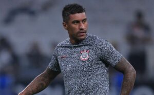 corinthians anuncia saída oficial e paulinho pode jogar no grêmio