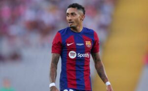 raphinha é multado no barcelona após mensagem de apoio ao rs