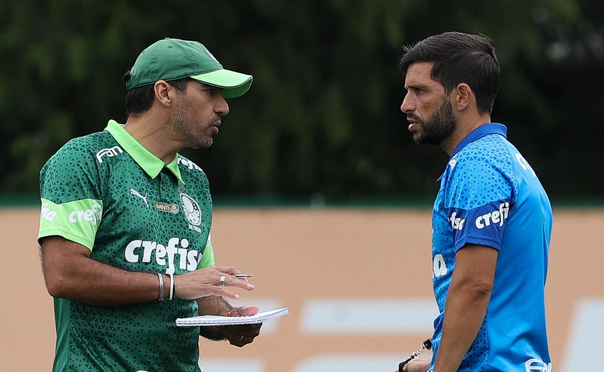 abel ferreira faz inovação no palmeiras e tem testado jhon jhon de segundo volante 