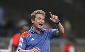 cruzeiro de seabra busca vencer o primeiro jogo fora do brasil na história da copa sul americana