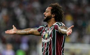 lance polêmico gera revolta na torcida do fluminense em primeiro gol do cerro porteño